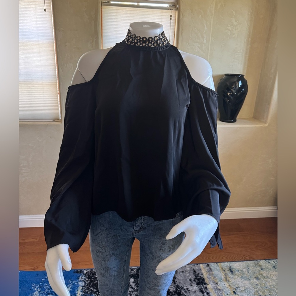 Do+Be Black Cold Shoulder Bell Sleeve Black Top Shirt Sz Small